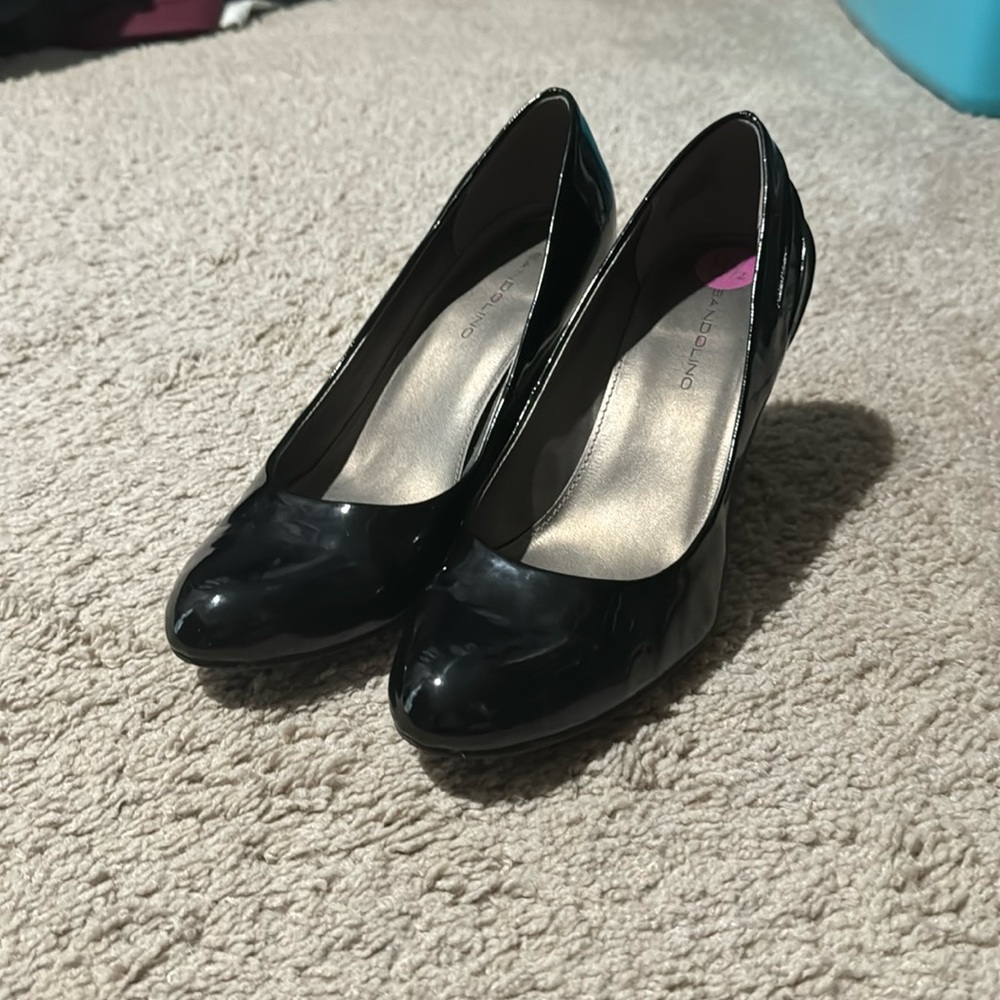 Bandolino women’s patent leather wedge heels